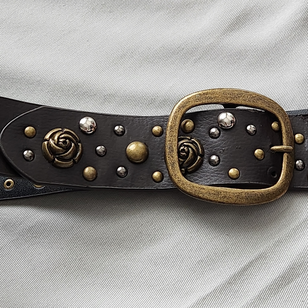 VINTAGE Rose Studded Boho Brown Leather Belt